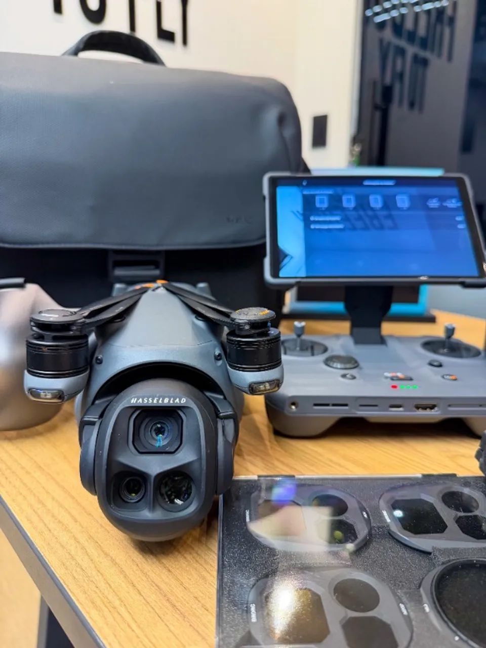Drone DJI Mavic 4 Pro FlyMore Combo Seminovo - Foto 3