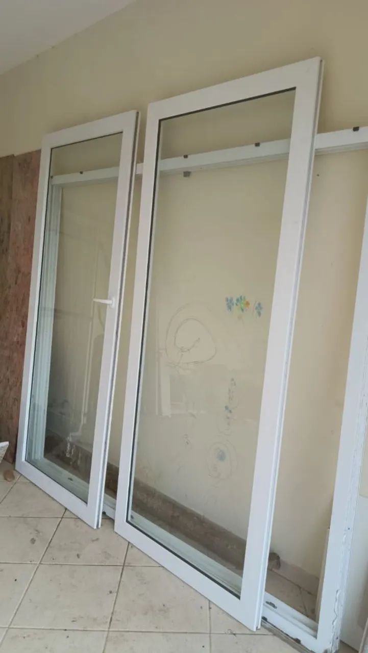 Vendo porta correr em pvc