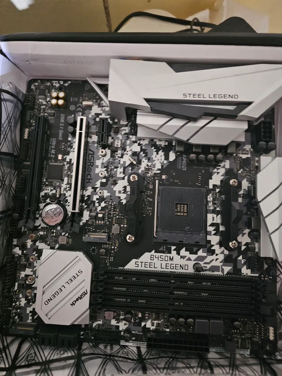 Placa mãe B450 Steel Legend, liga mais não dá vídeo - Peças de