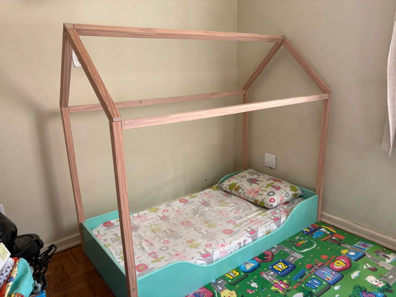 Cama infantil montessoriana