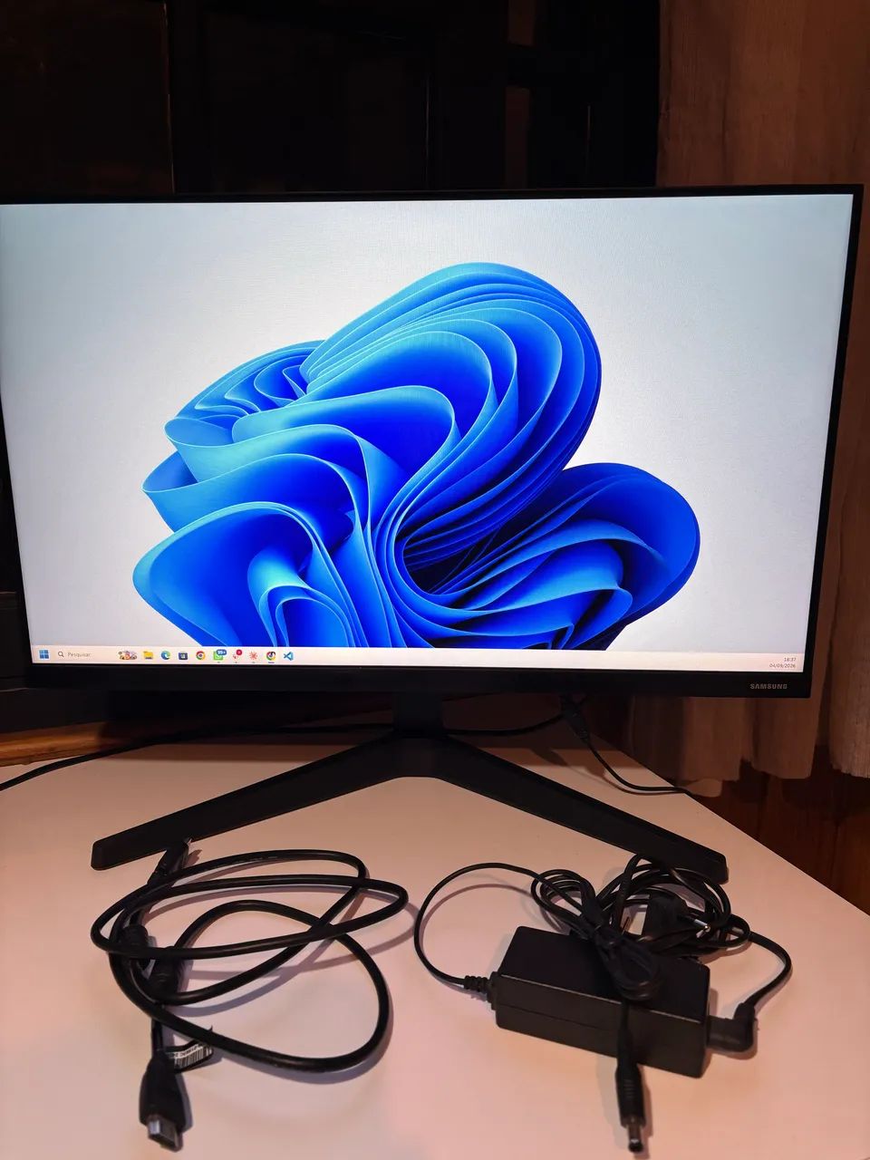 Monitor Samsung T350 24" Full HD IPS 75Hz - HDMI e VGA - Pouco Uso