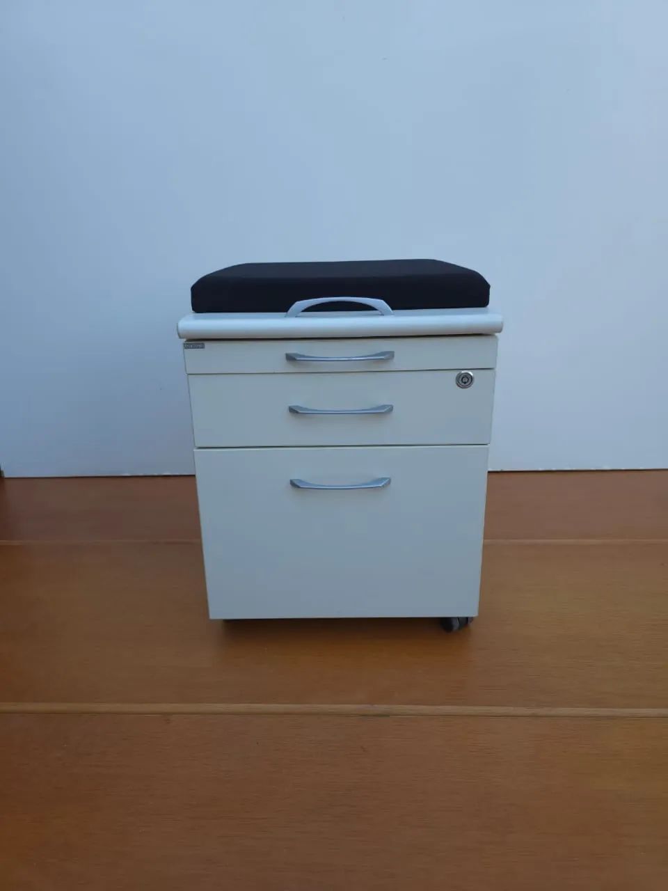 Gaveteiro Muito Novo com chave e rodinha - Foto 3