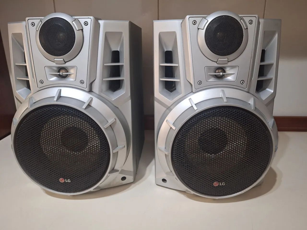 Caixas de som LG 6 ohms 200w modelo LM-M1030A