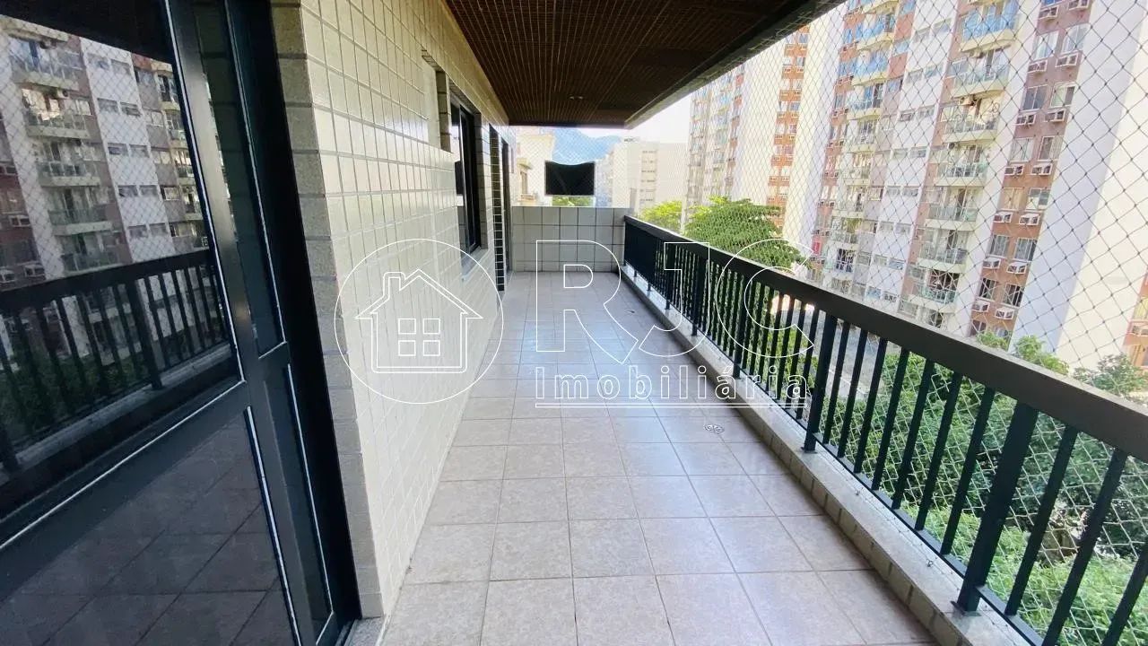 Apartamento 3 quartos, 2 vagas na escritura, com varandão, Tijuca, colado ao metrô Afonso 