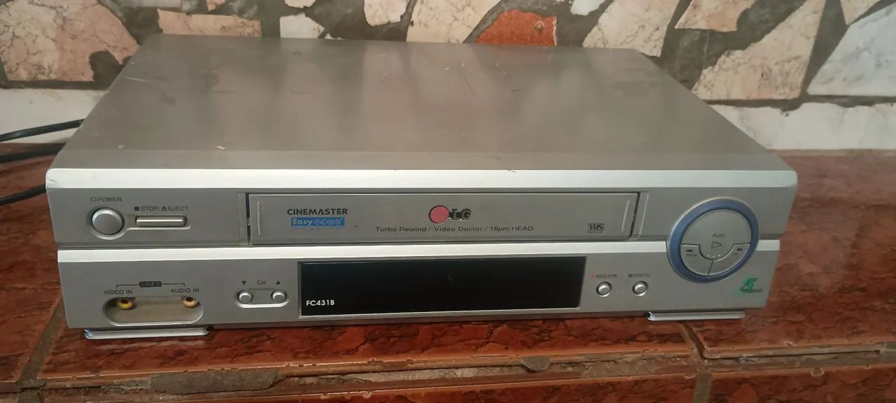 Aparelho de vídeo cassete LG cinemaster