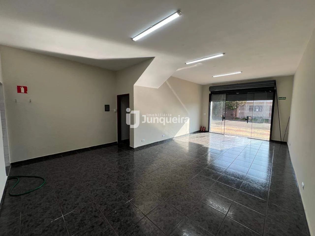 Salão comercial para Alugar com 50,00 m² no Bairro Jardim Monumento.