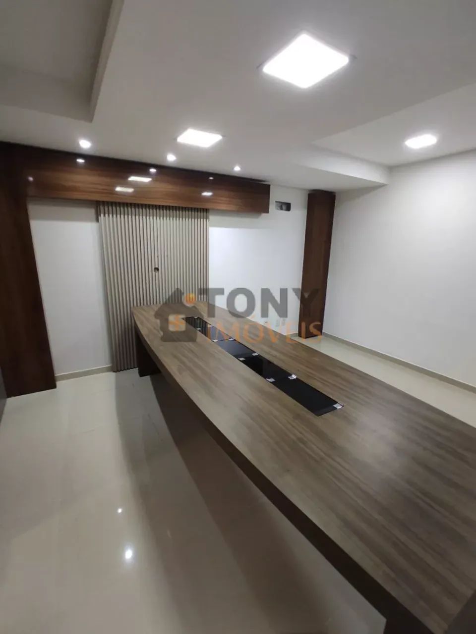 CASA COMERCIAL COM 100² - 7 SALAS - 3 BANHEIROS