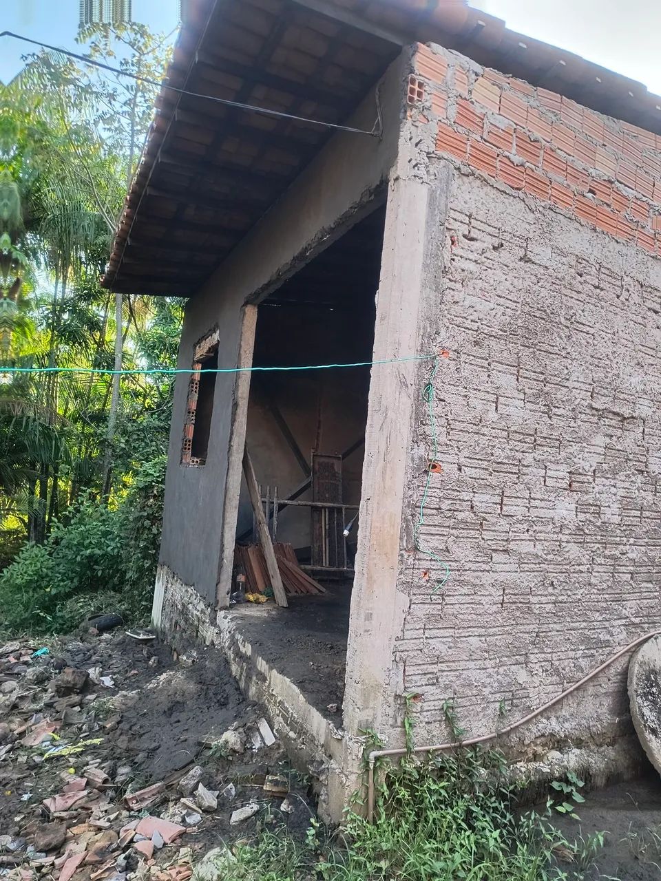 Vendo casa em construção no bairro gapara 