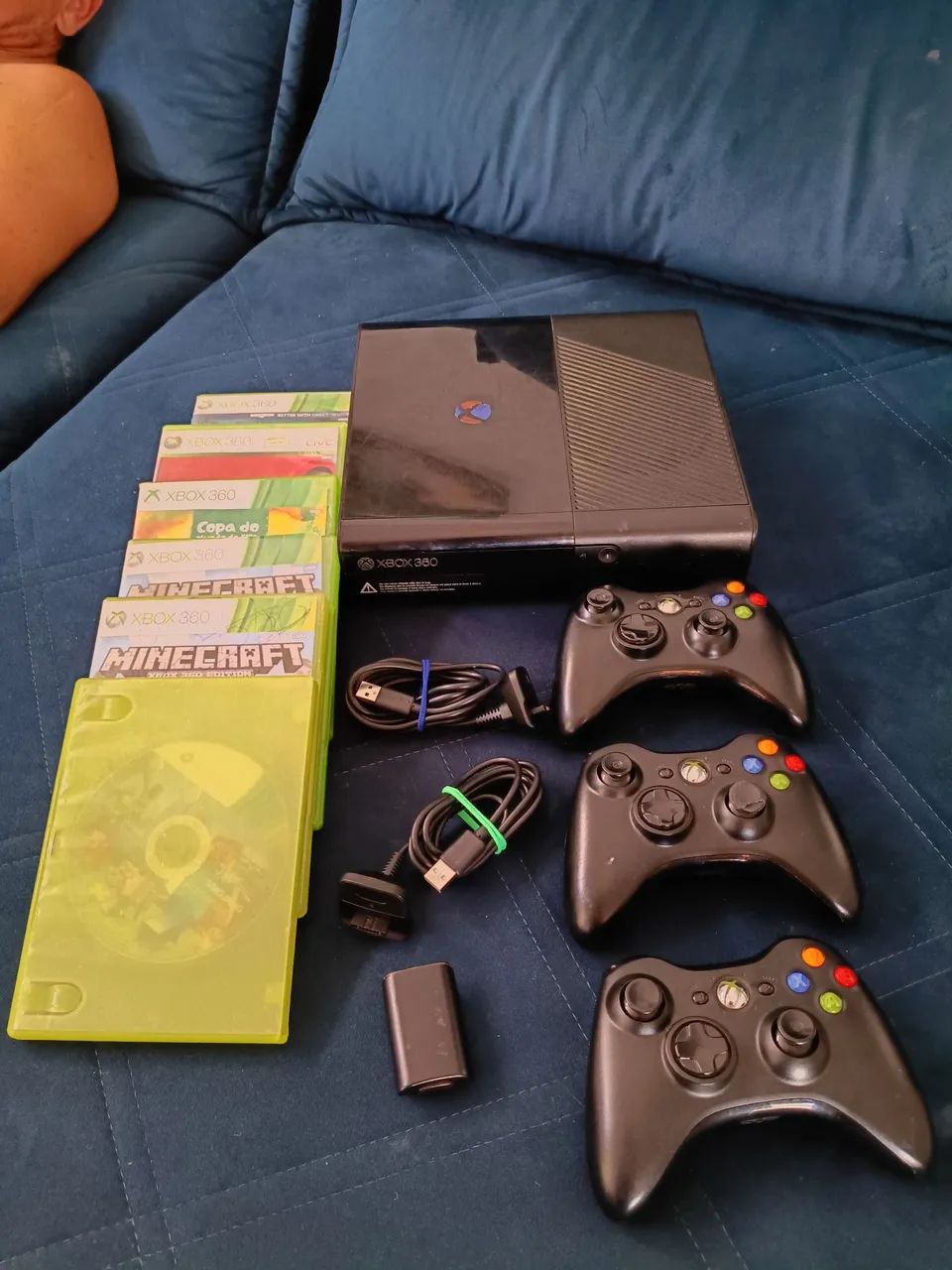 Videogame Xbox 500 gb com jogos e 3 controles  - Foto 2