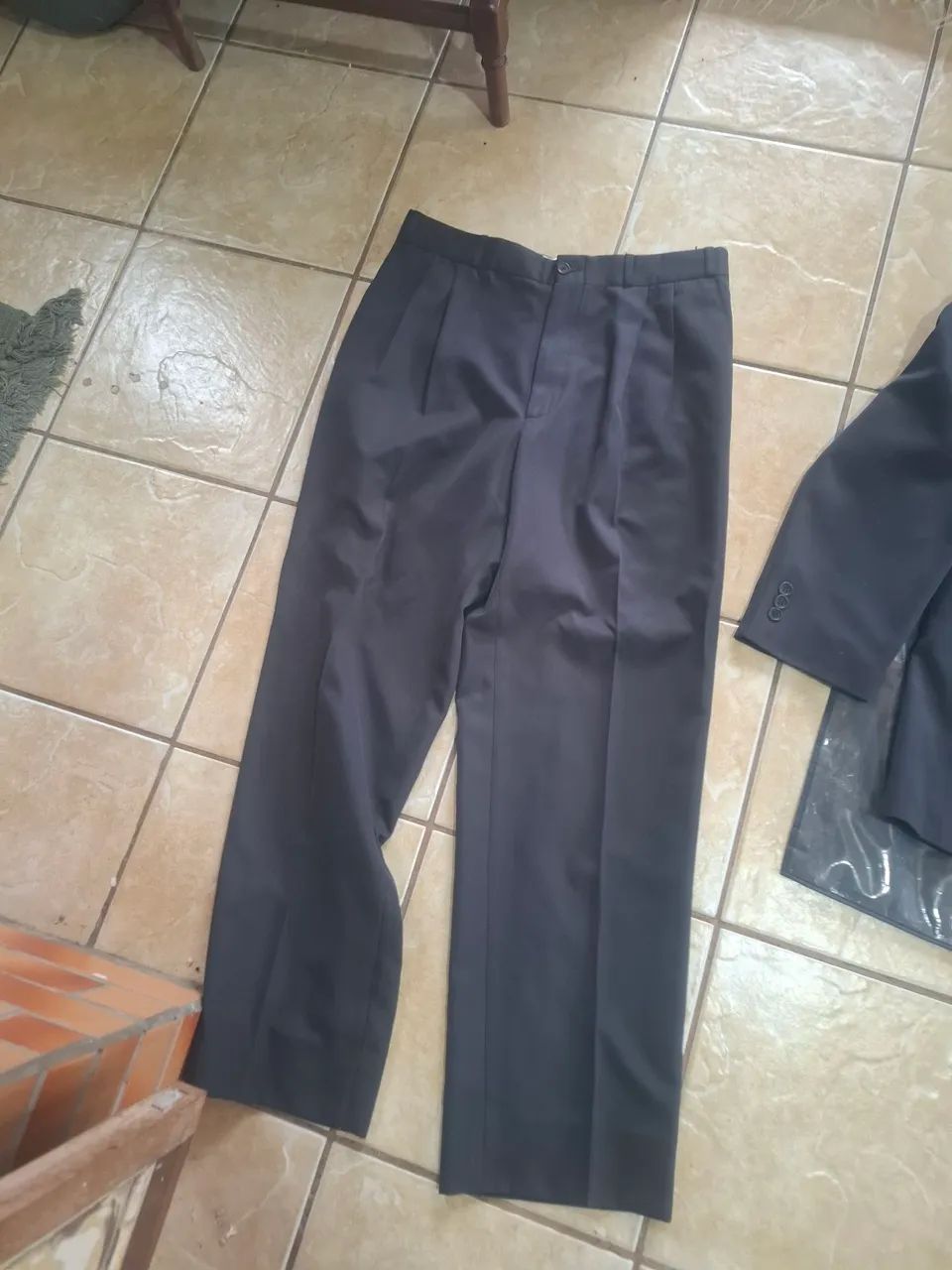 Terno completo makenji preto Impecável, paletó e calça. - Foto 3