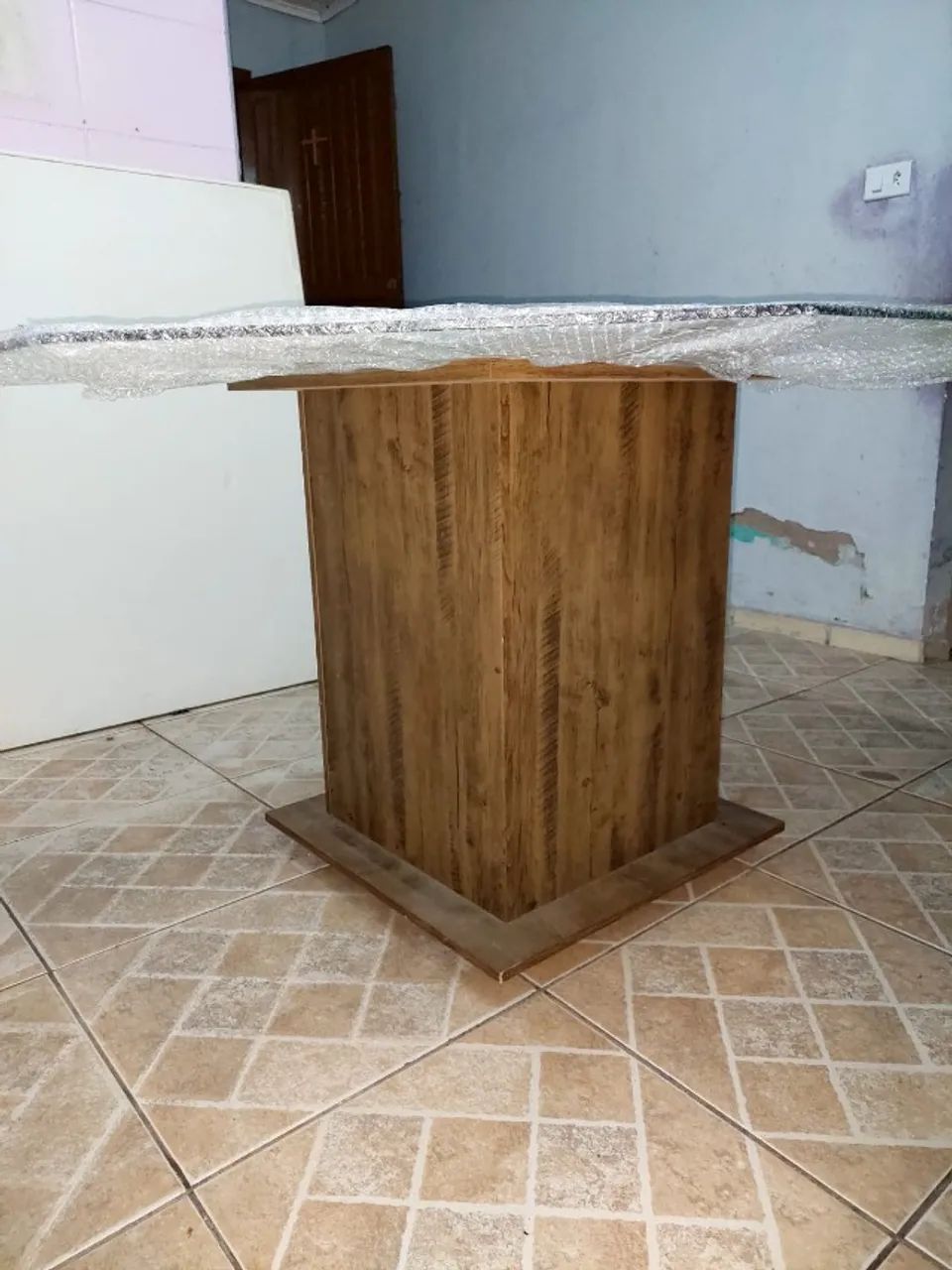 Mesa de Jantar em Vidro com base de madeira e sem cadeiras - Foto 3