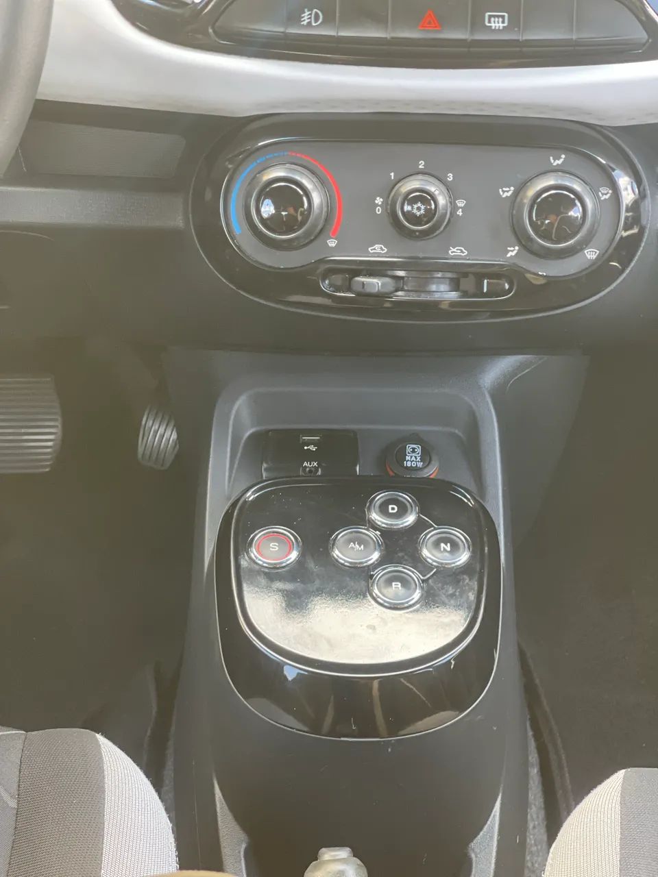 Fiat Uno Sporting Dualogic 1.4 EVO Flex 8V 4P 2016 - Foto 4