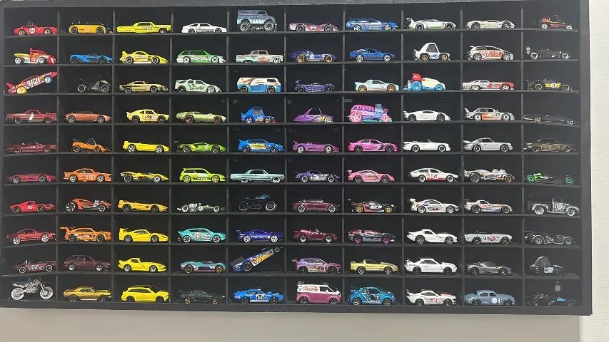 Carrinhos hotwheels/ contem