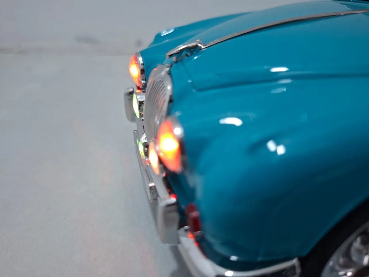 Miniatura de carro com som Bluetooth  - Foto 4
