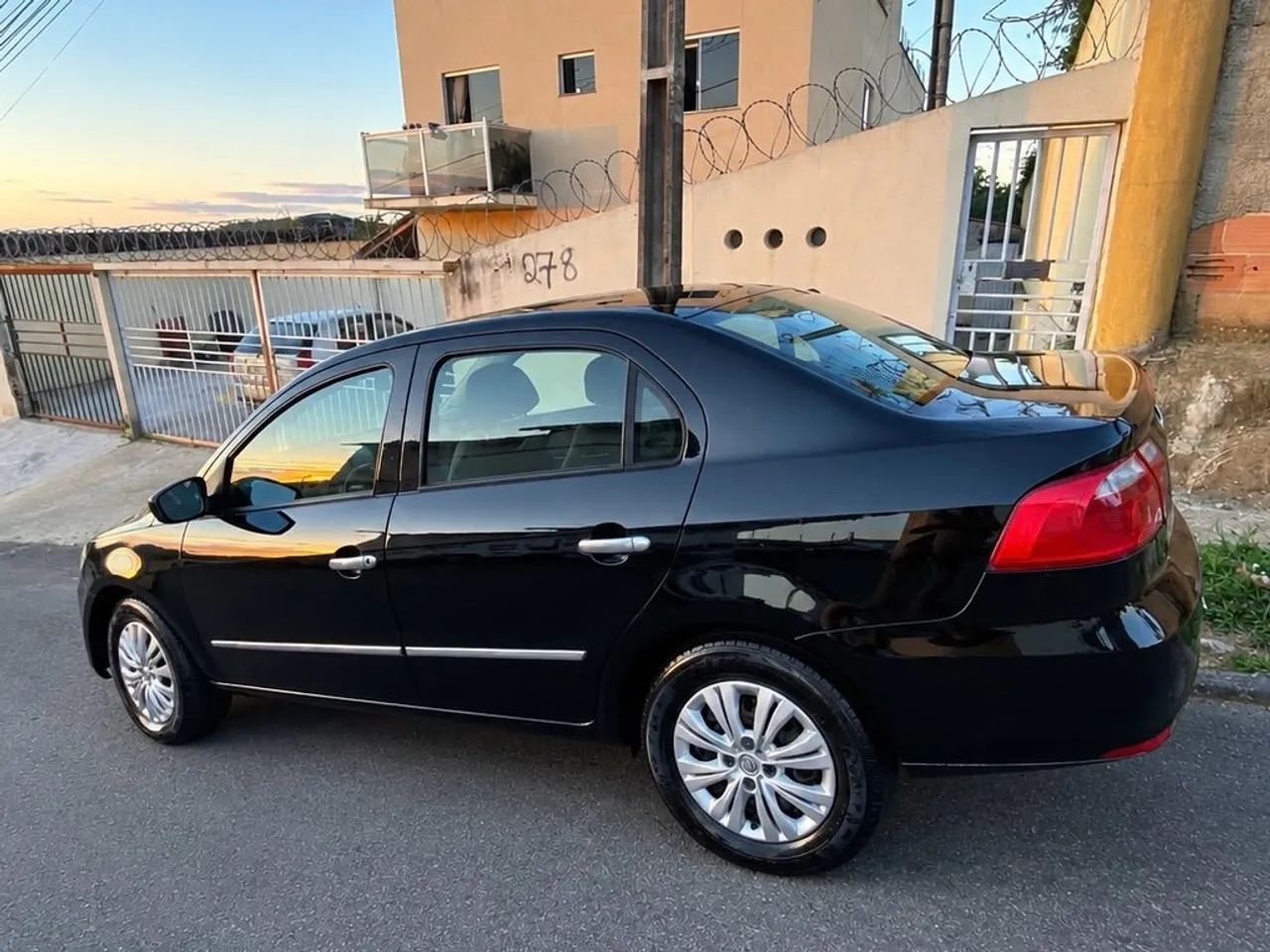 Volkswagen Voyage 1.0/1.0 CITY MI TOTAL FLEX 8V 4P 2013