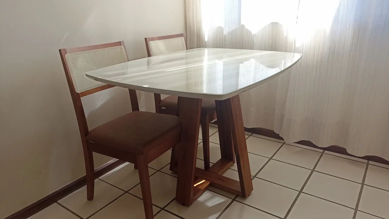 Mesa resistente madeira 