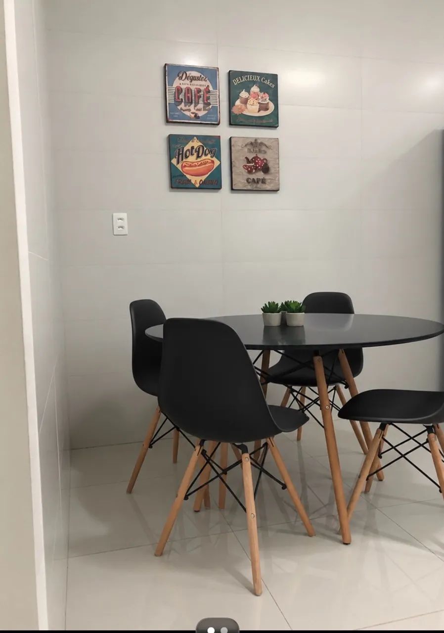 Mesa com 3 cadeiras 