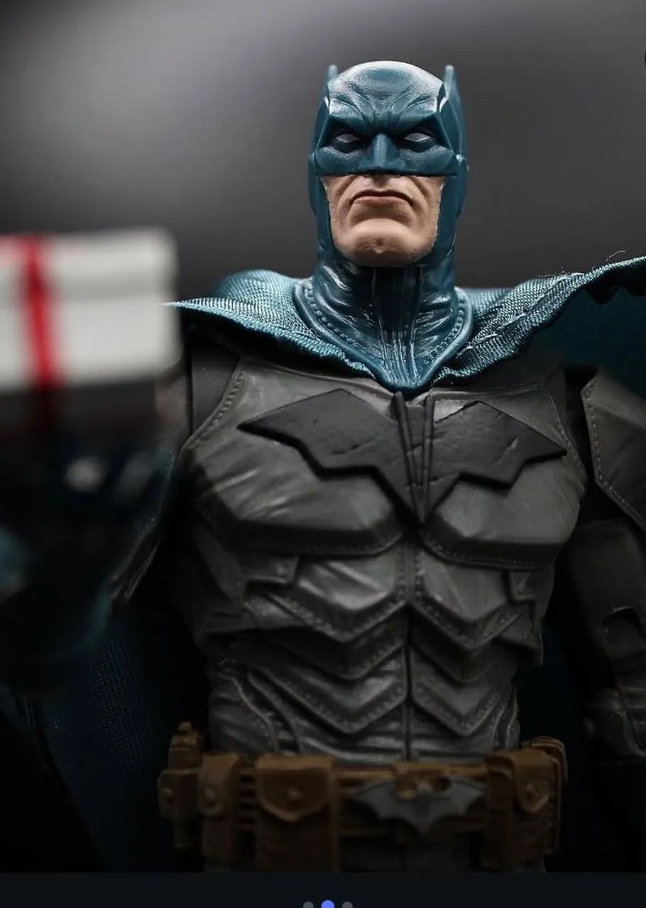 Action Figure Batman Noel (McFarlane DC Multiverse Platinum Edition) + HQ Capa Dura Panini - Foto 3