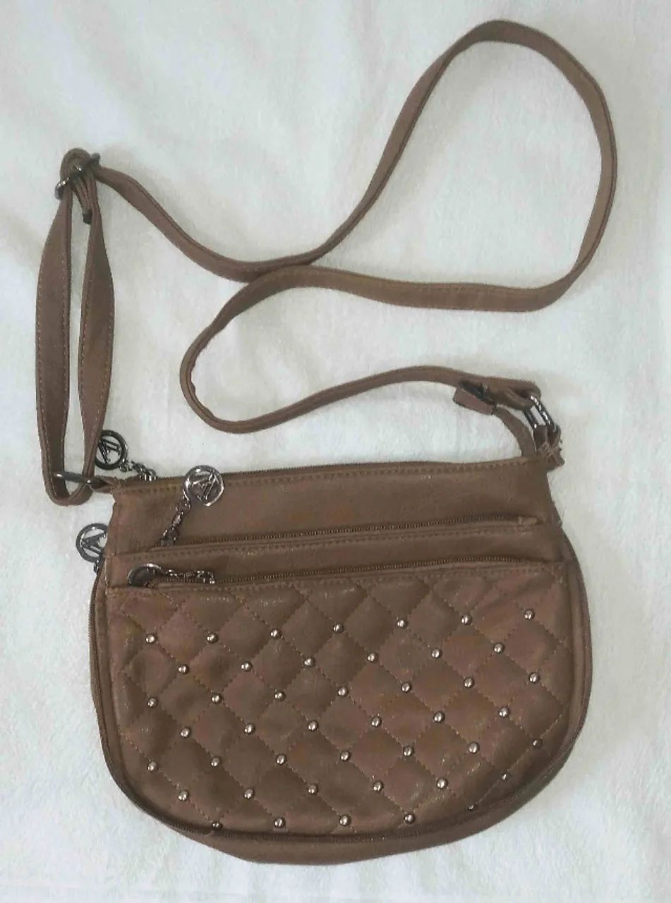 Bolsa com tachas