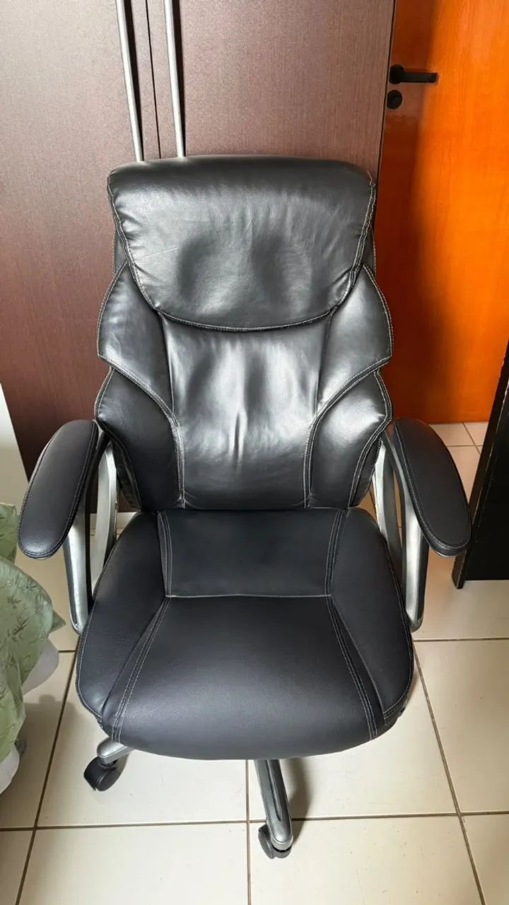 Cadeira Executiva Modelo Presidente Marca Serta - Reformada Recentemente - Foto 2