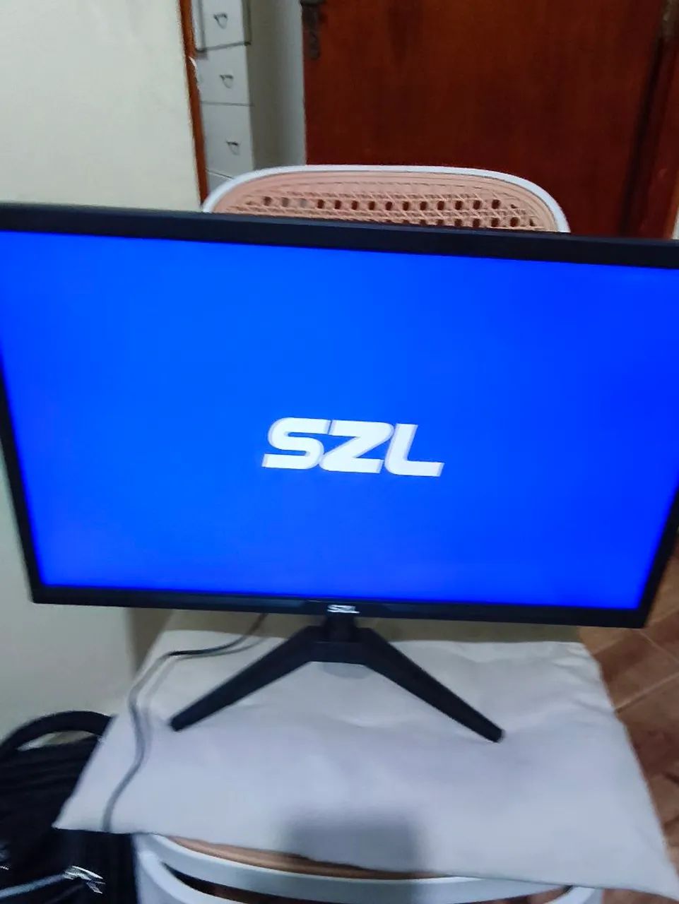 Monitor LCD 20 polegadas funcionando perfeitamente 