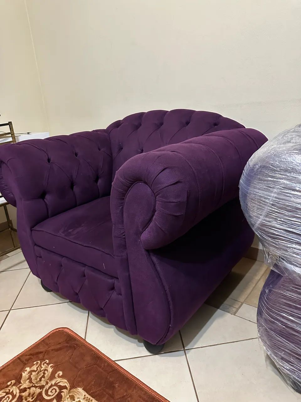 Poltrona Chesterfield Roxo profundo 