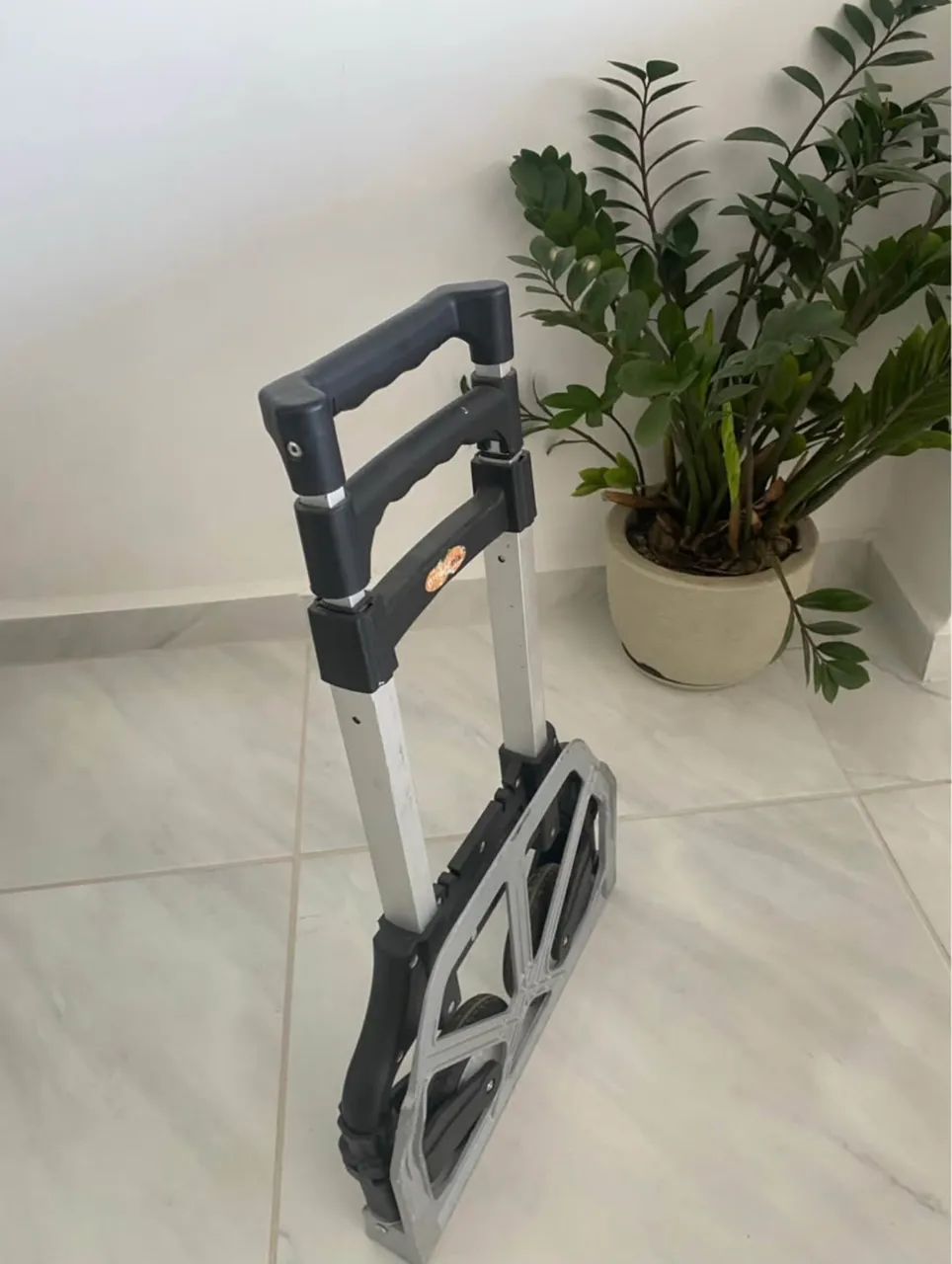 Carrinho de Carga Dobrável em Alumínio - Compacto e Resistente - Foto 4