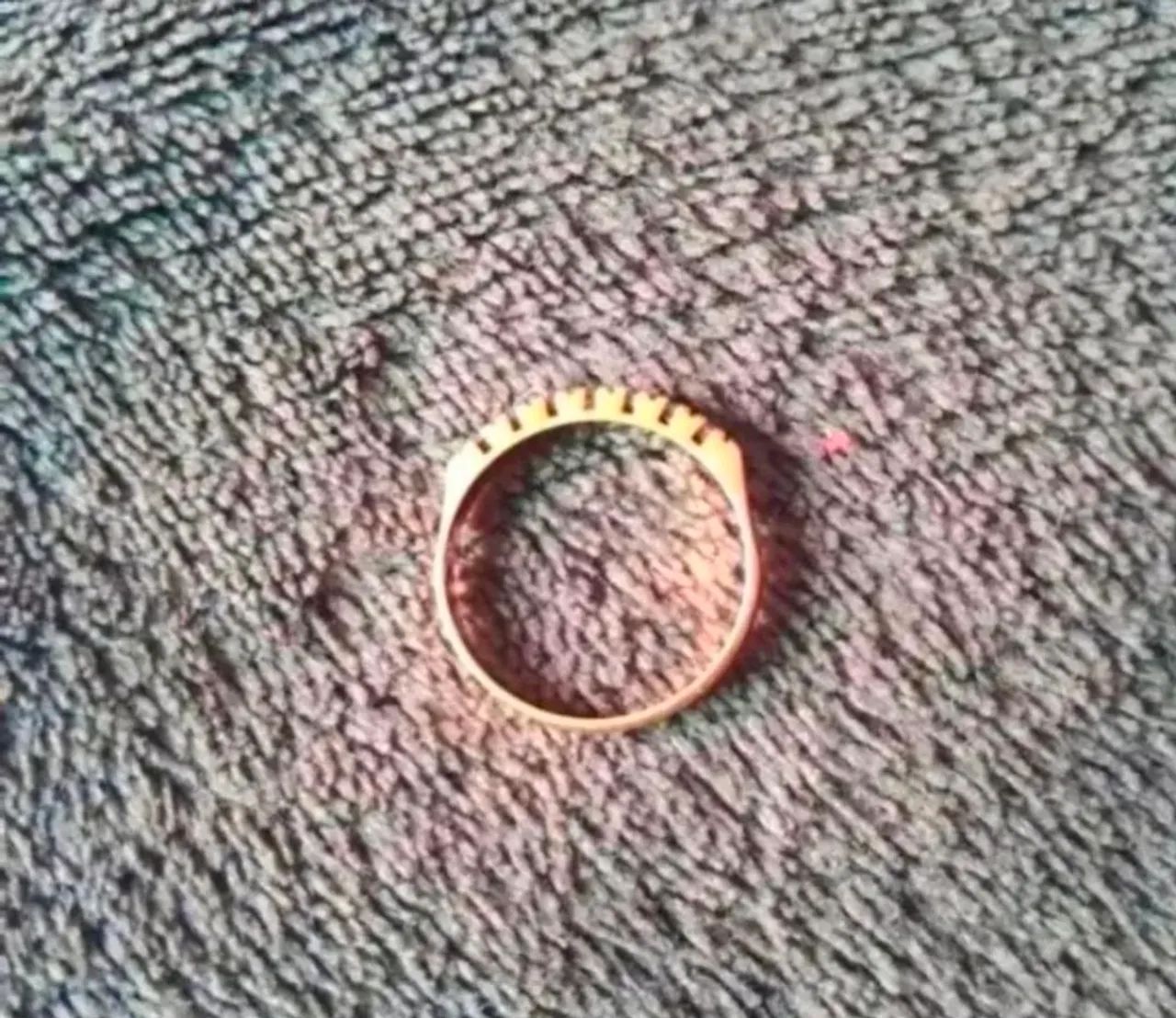 Vendo 1 anel da rommanel com 7 zirconias - Foto 2