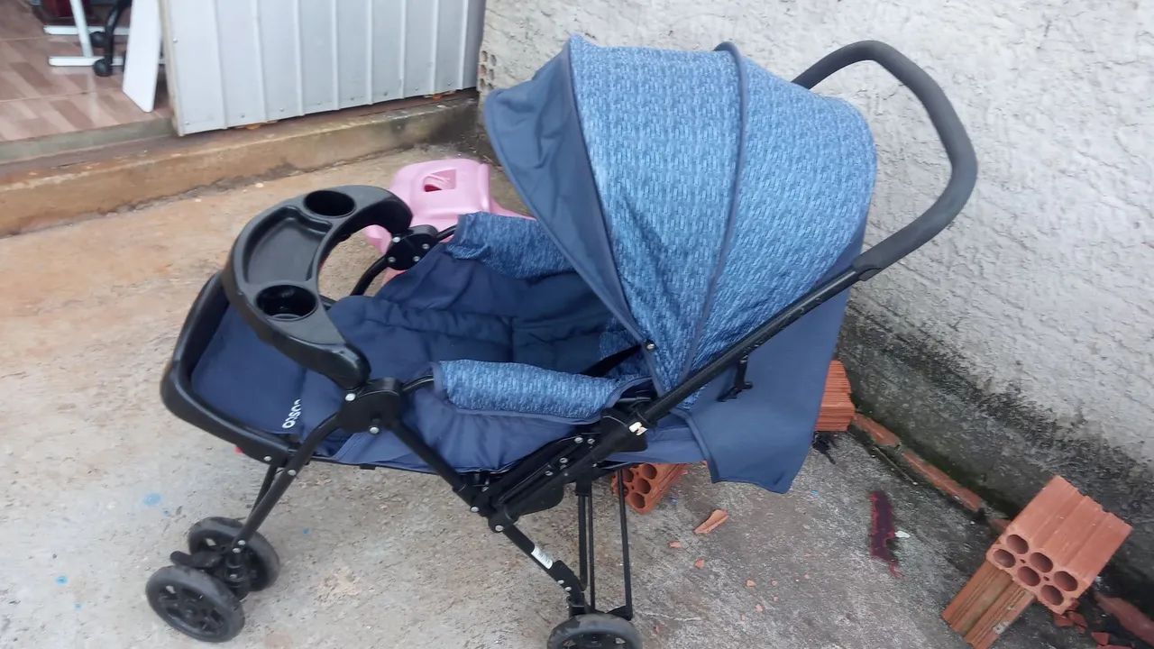Carrinho de bebê semi novo da cosco - Foto 4