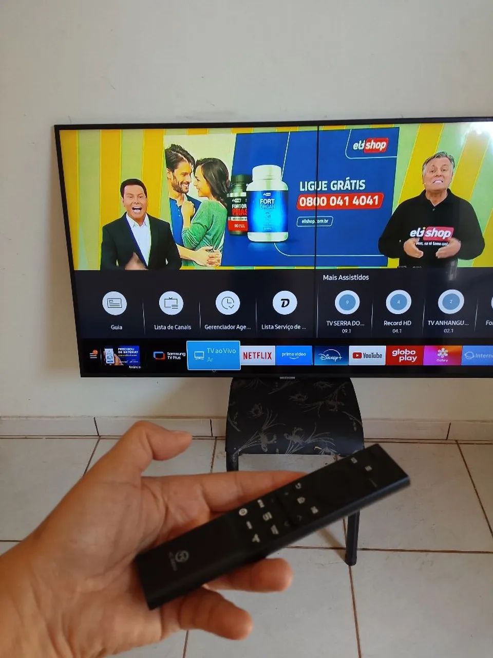 Tv Smart Samsung 60 polegadas com controle/possui uma listra - Foto 2