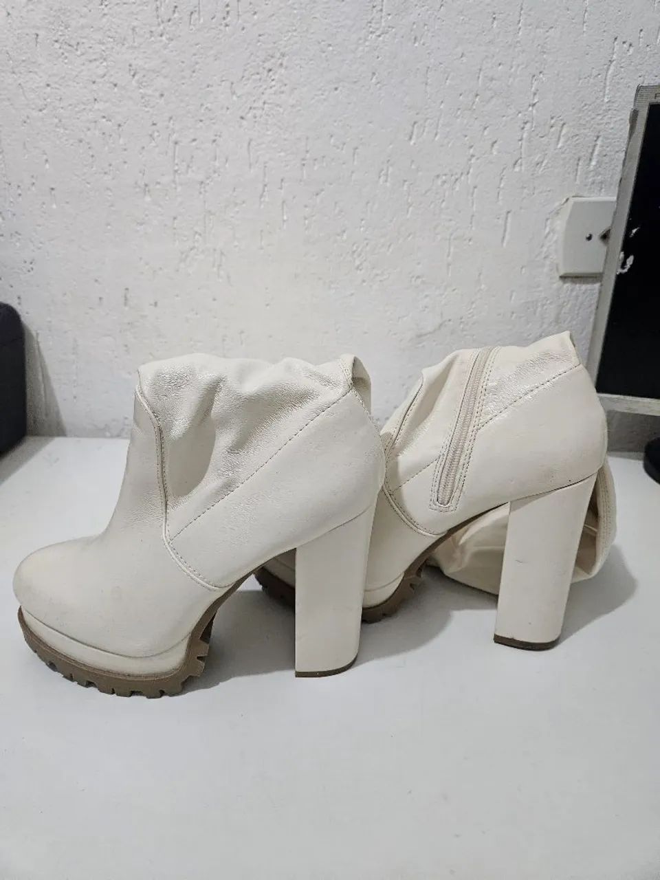 Bota off white