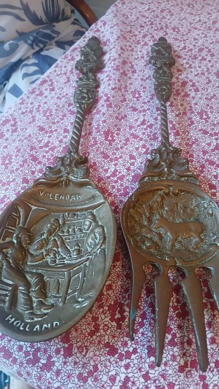enfeite de parede talheres em bronze e prata - Foto 3