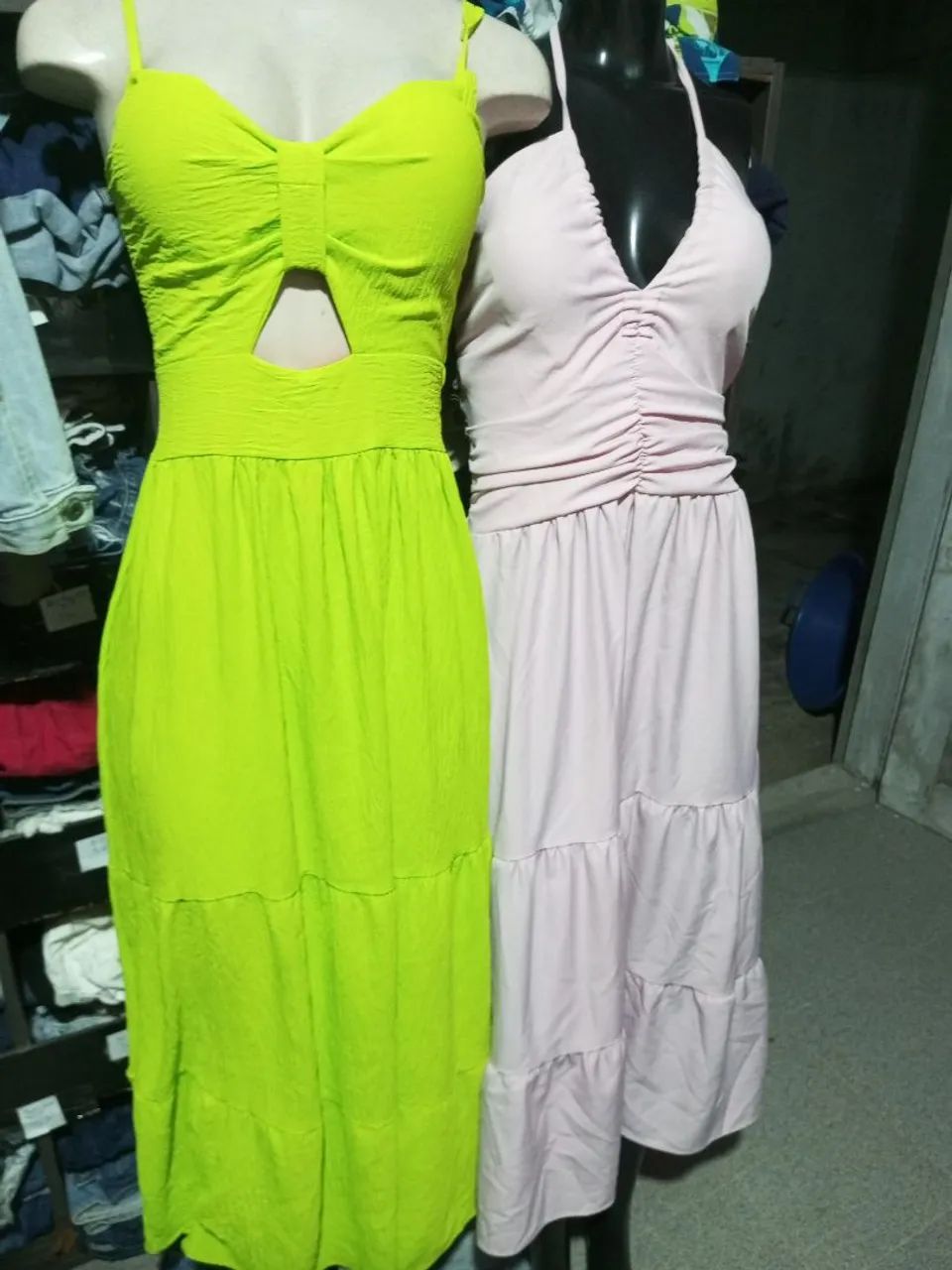 Aproveite macacão e vestido 
