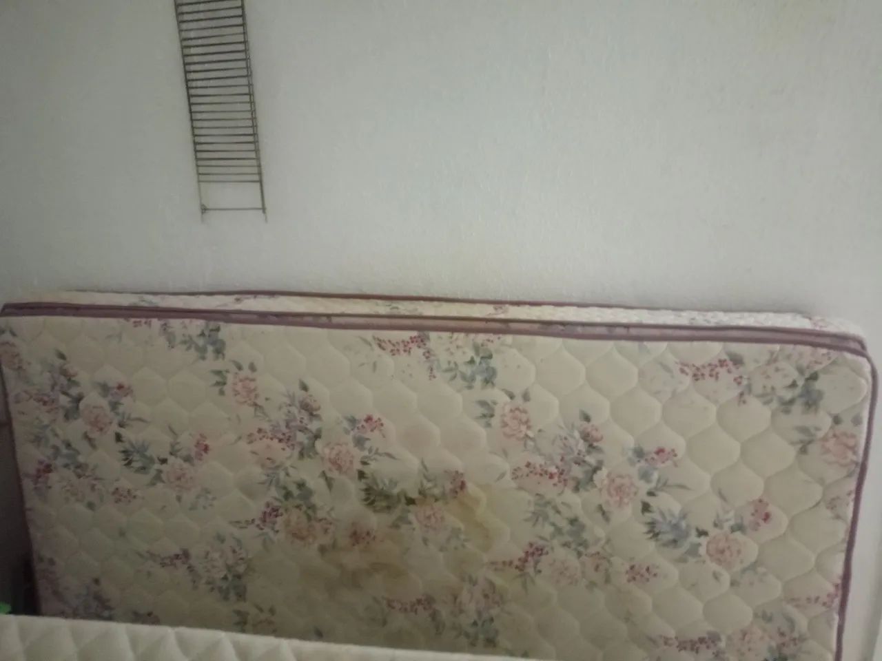 Box de casal com colchão separados