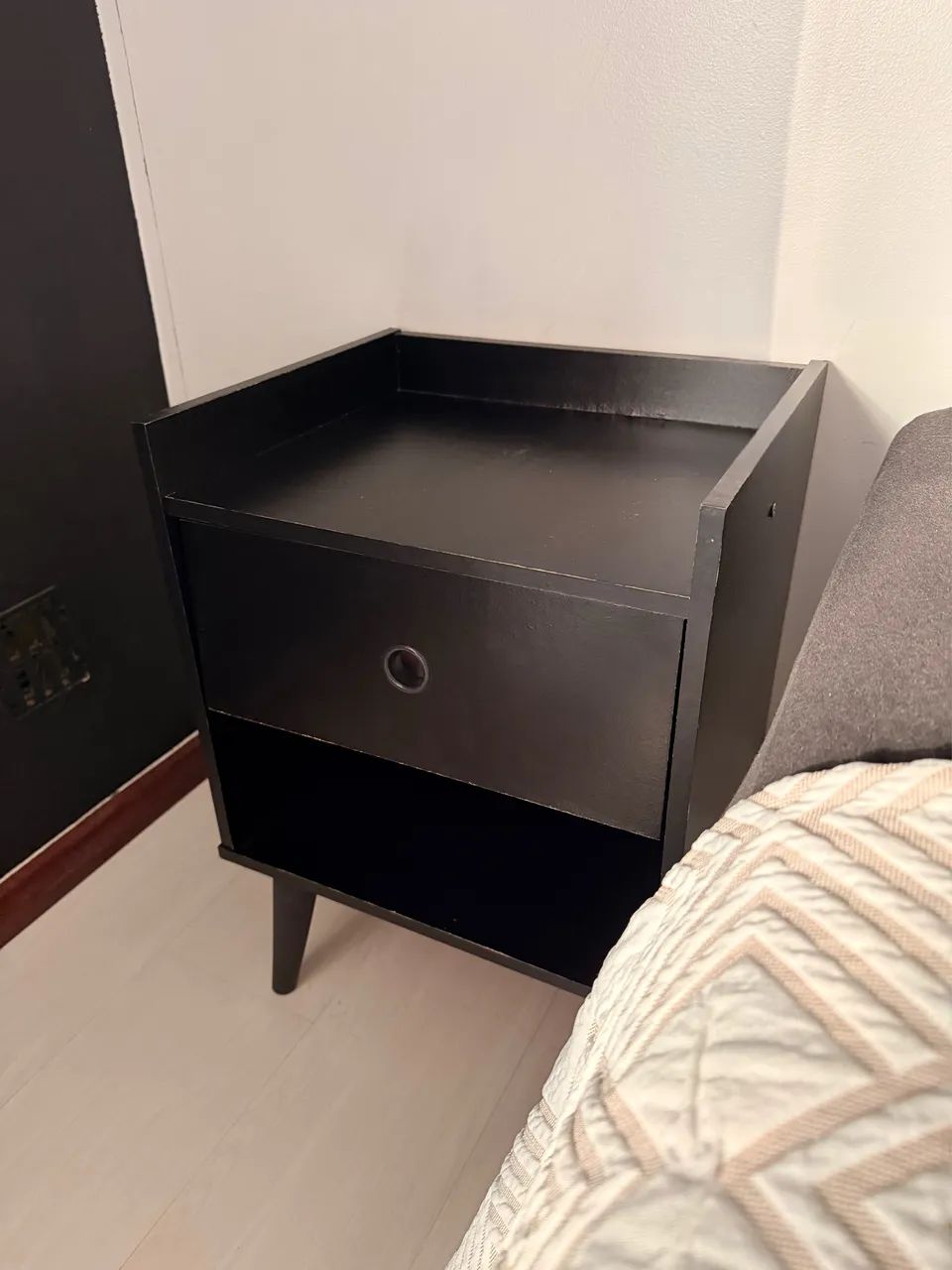 Mesa cabeceira/criado mudo preto