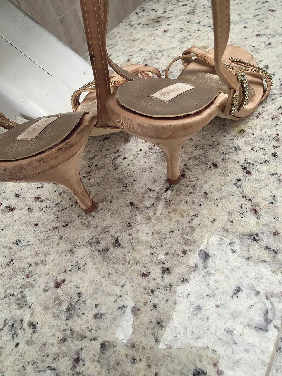 Sandália com strass dourada - Foto 5