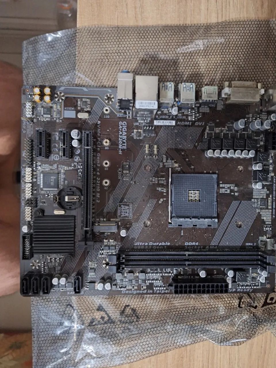 Placa Mãe AM4 A320 Gigabyte - Foto 3