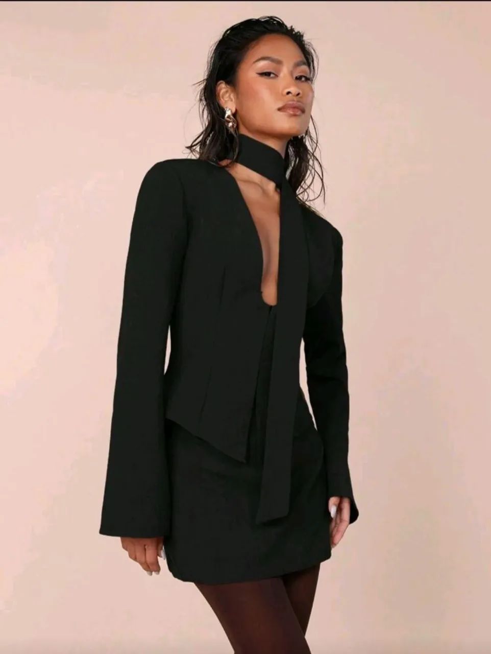 Conjunto Blazer Decotado e Saia (Tamanho PP) - Foto 4