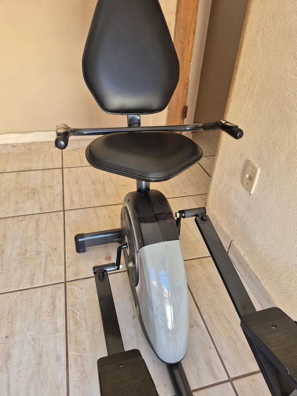 Aparelho elíptico e bicicleta ergométrica 2 em 1
