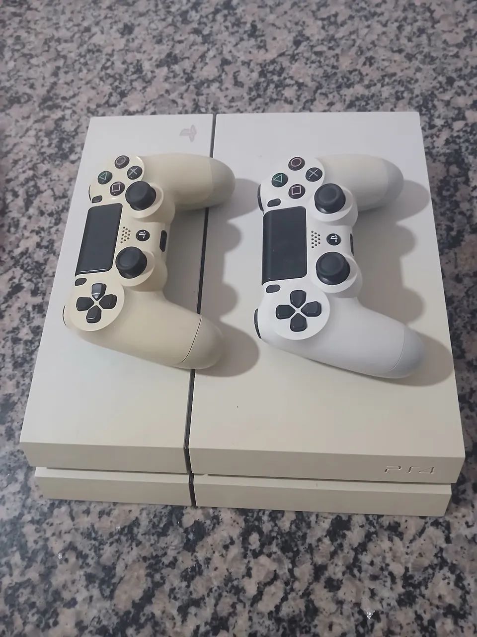 Ps4 Branco fat 500gb desbloqueado ( Detalhe)