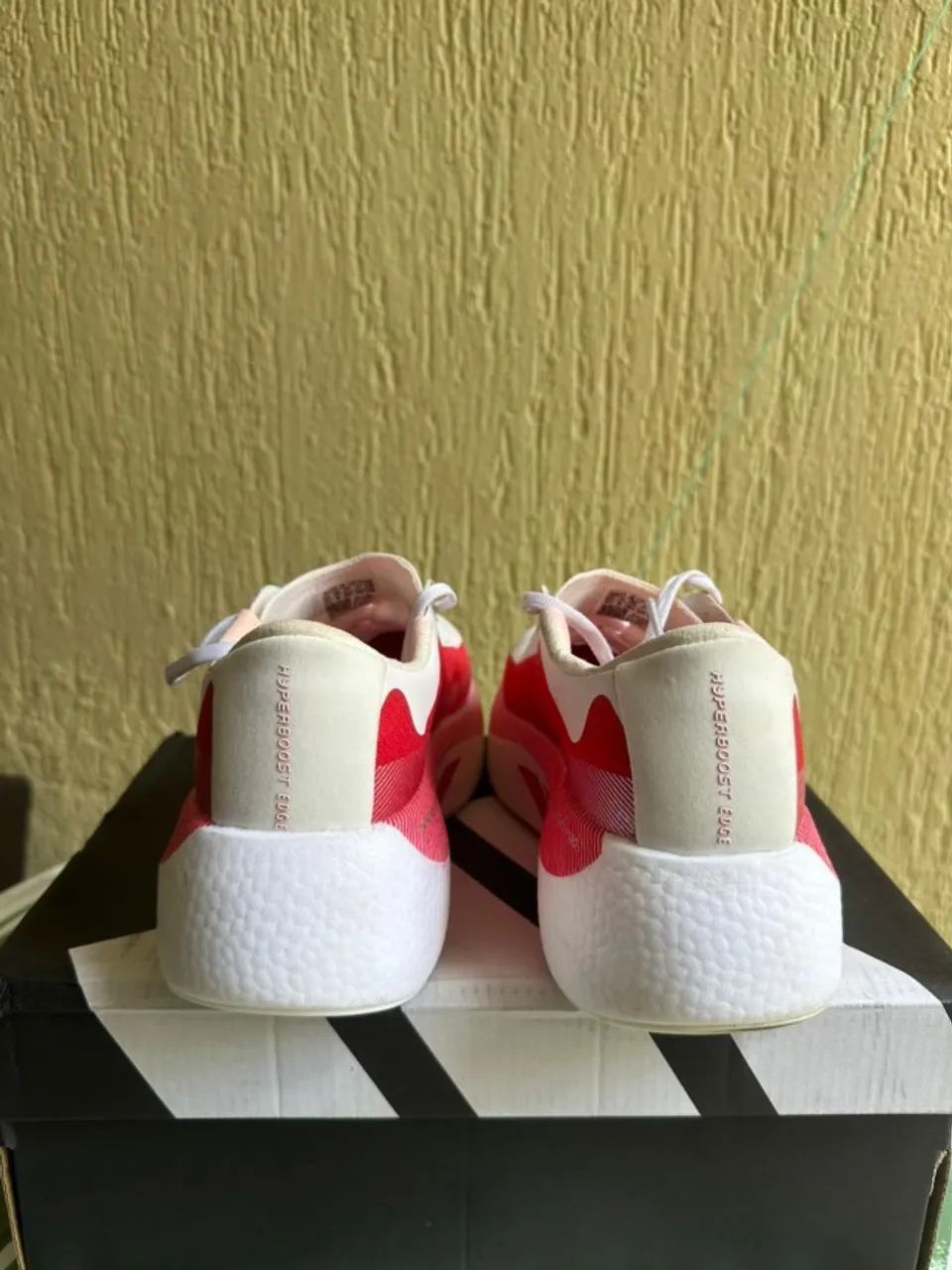 Tênis de corrida - Adidas Hyperboost Edge - Foto 2