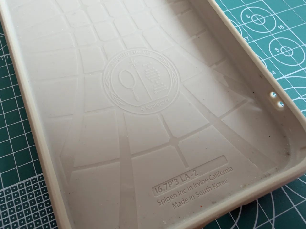 Lote com 3 capinhas para iPhone 15 Pro Max - Mujjo, Apple e Spigen - Usadas - Foto 5
