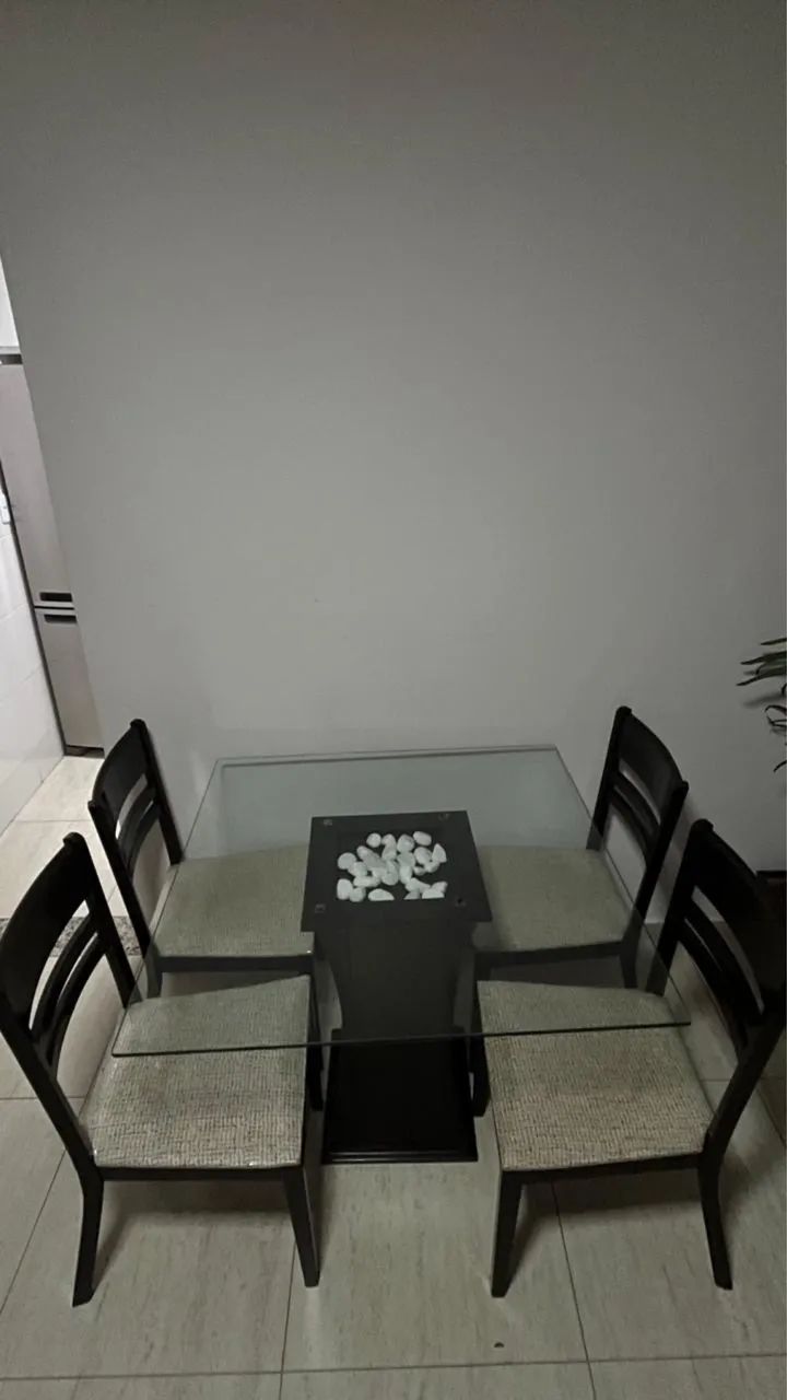 Mesa de quarto cadeiras em bom estado de conservação  - Foto 4