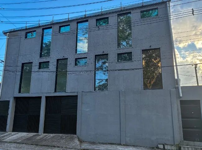 Alugo sala comercial / escritório no conjunto Petros Manaus