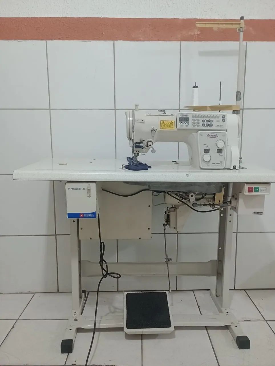 Maquina de costura Zig Zag industrial eletrônica modelo 2070 Sun Star - Foto 2