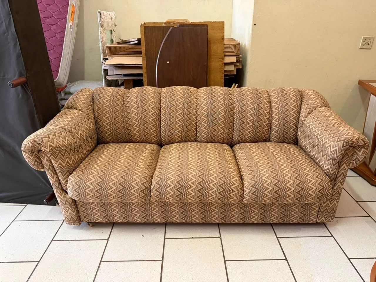 SOFÁ 3 LUGARES COM ESTAMPA MISSONI