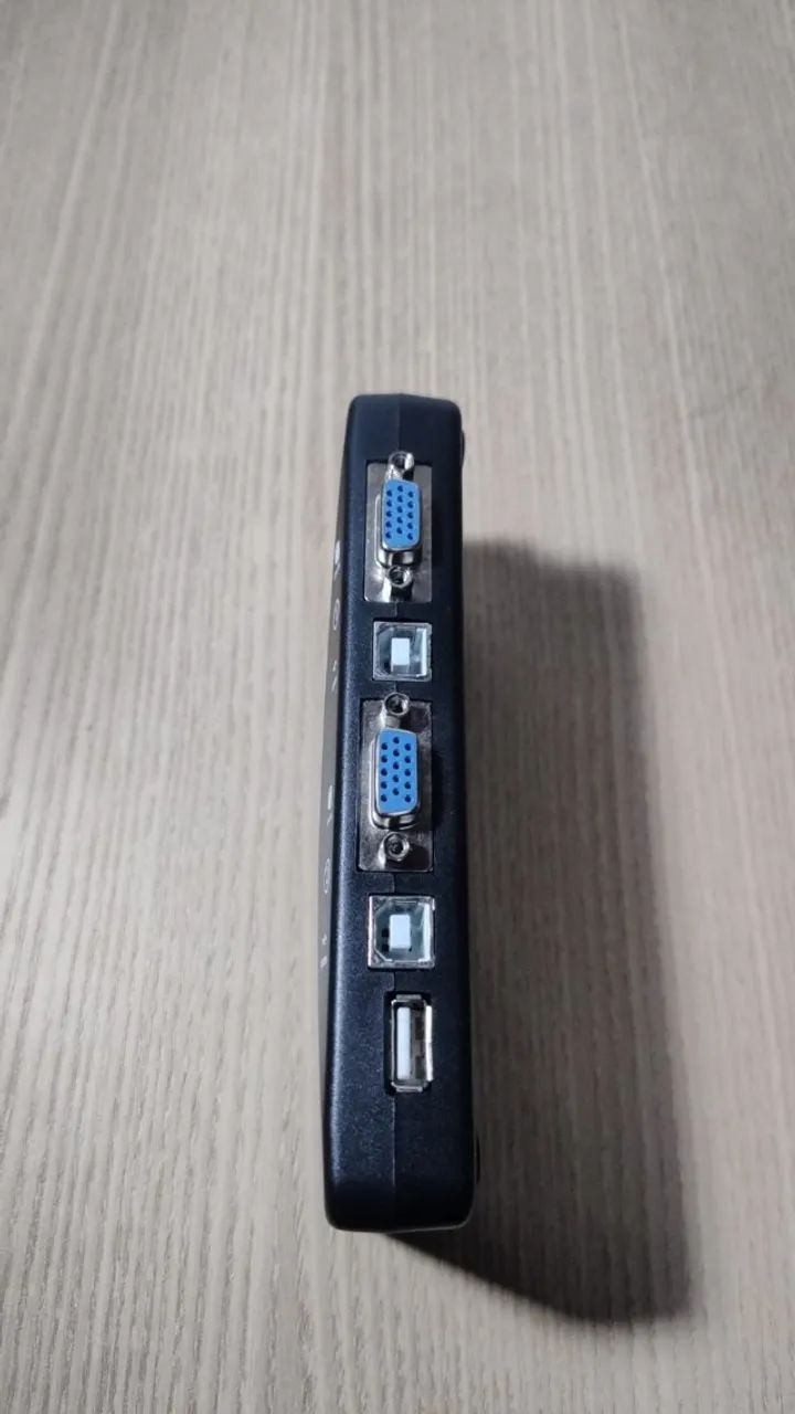 Switch KVM USB e VGA Comtac 9292 - Controla 4 PCs com 1 Monitor - Foto 2