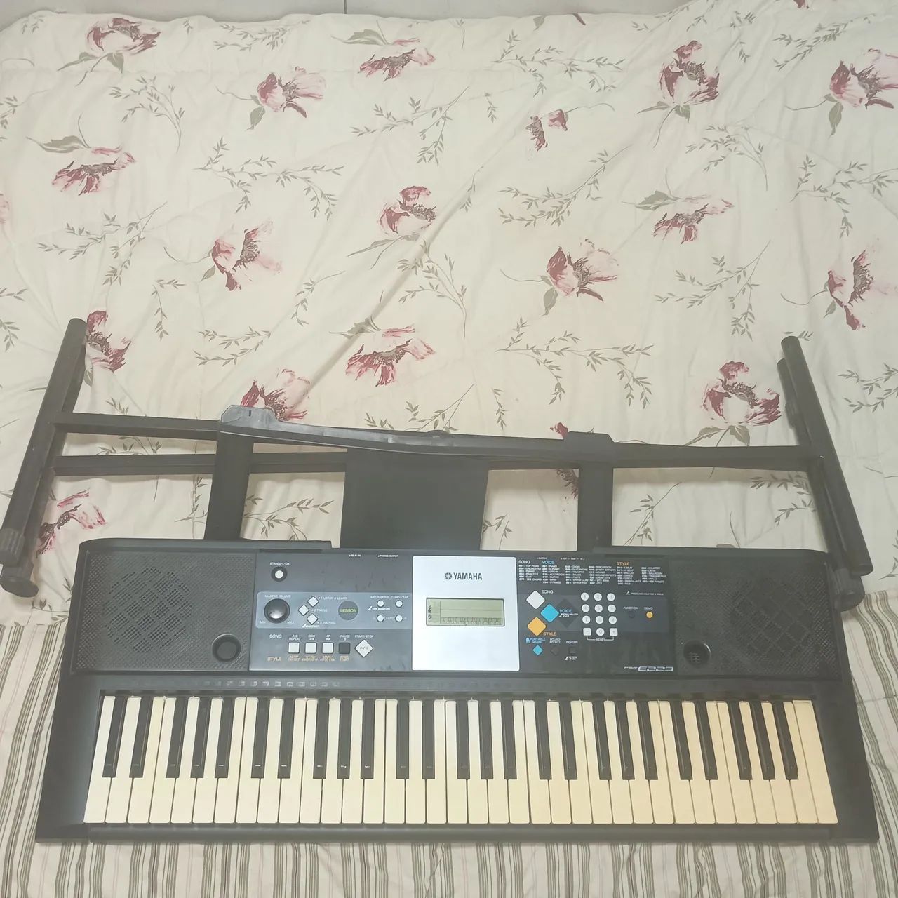 TeclaTeclado Yamaha PSR-E223 Original - Excelente bom e Funcionando Perfeitamente - Foto 4