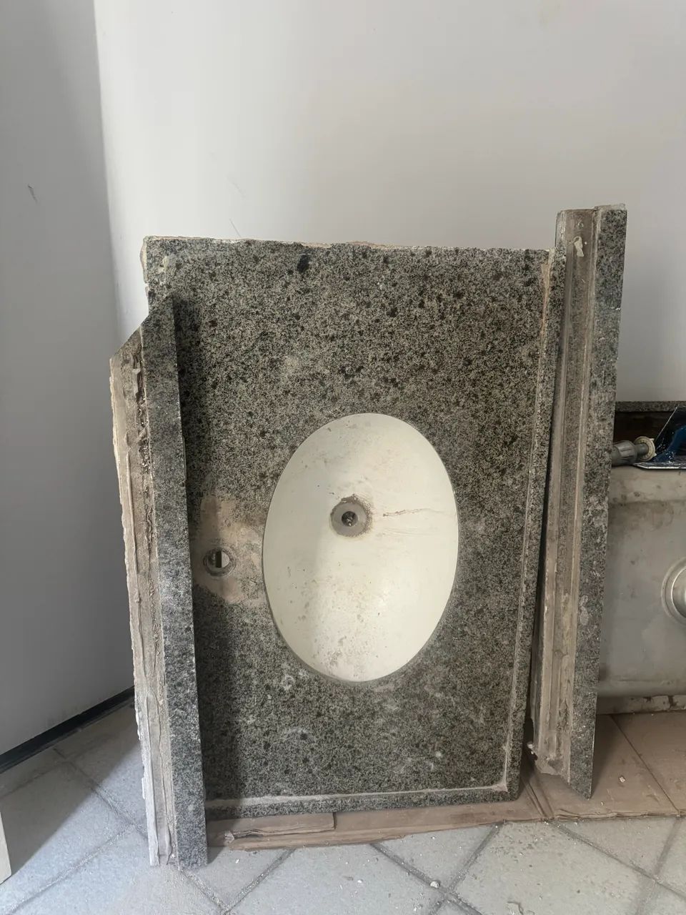 Porta de vidros de correr, 2 Box de vidros para banheiros e bancadas de mármore  - Foto 2