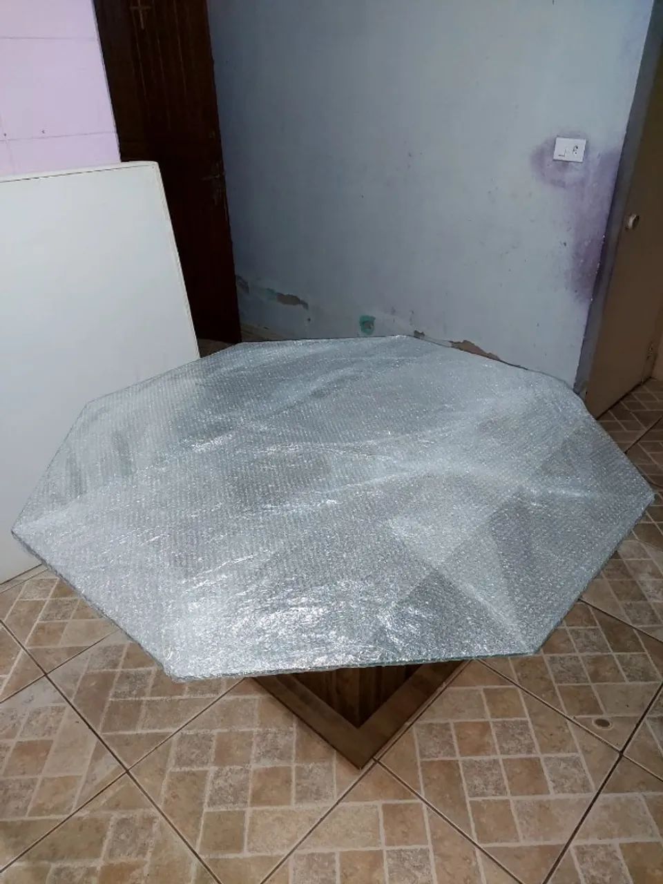 Mesa de Jantar em Vidro com base de madeira e sem cadeiras - Foto 2